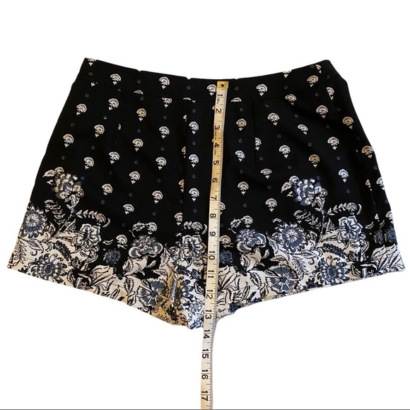 Abercrombie & Fitch Navy White Grey Floral Print 3/4 Zip High-Rise Short Women 6 - Picture 5 of 8